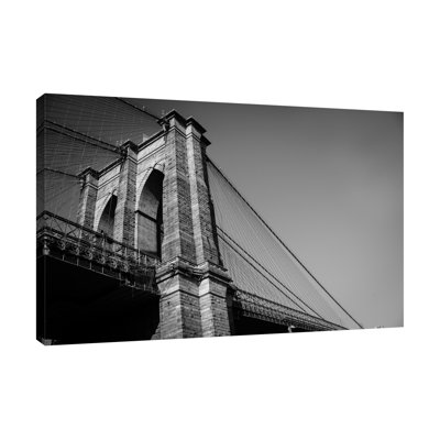 «Beneath Brooklyn Bridge 2» par Sonja Quintero, reproduction d'art sur toile tendue