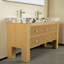 Meuble-lavabo de 60 po en bois massif rayé avec lavabo encastré, armoire de rangement autoportante en contreplaqué avec six tiroirs, comptoir en pierre frittée blanche à texture mauve et deux lavabos rectangulaires en céramique blanche, pré-assembl