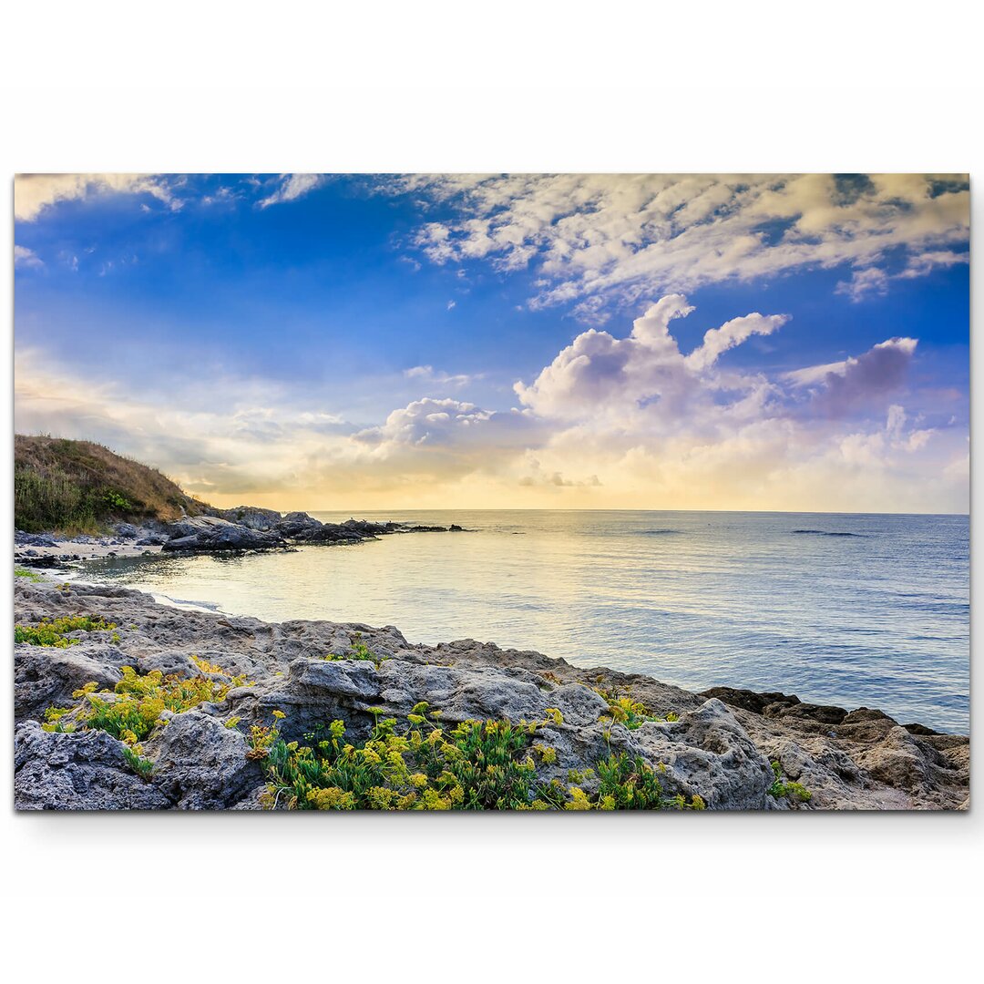 Leinwandbild Steiniger Strand am Abend