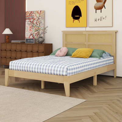 Lit en bois avec tête de lit en rotin, cadre de lit en bois avec traverses centrales et pieds renforcés