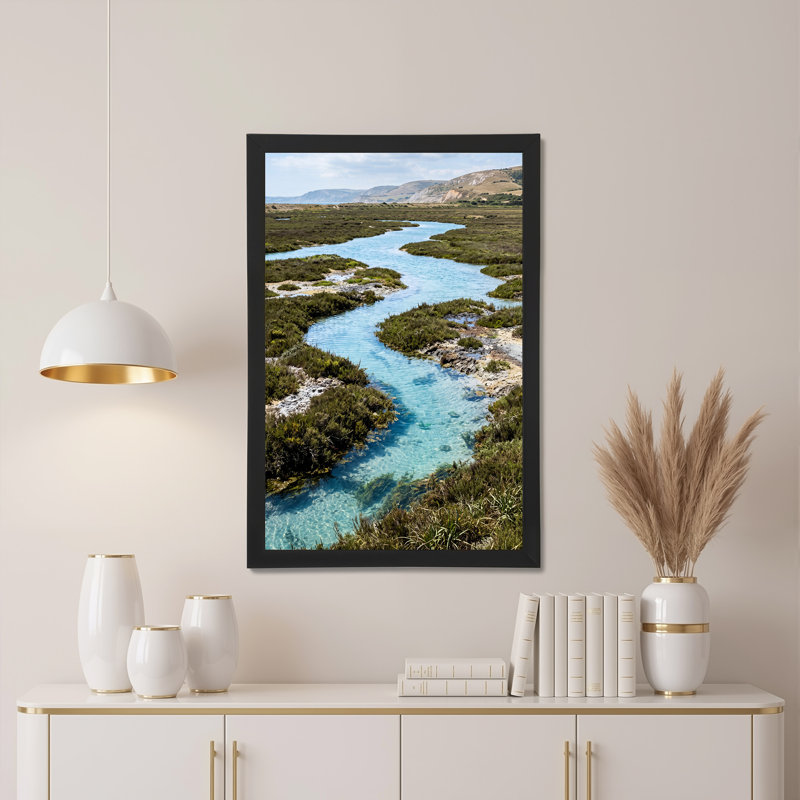 «Winding Blue River Through Green Marshland and Hills», art mural sur toile, 24"H x 16"W