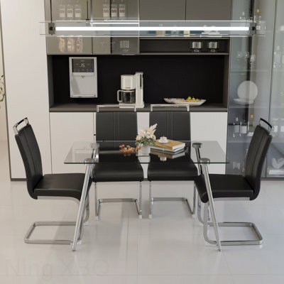 Ensemble de salle à manger moderne 4 pièces: table en verre trempé de 51 po (pieds plaqués argent) et 4 chaises sans accoudoirs en polyuréthane