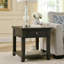 Table de bout Briarwood avec ports de charge USB et prise de courant