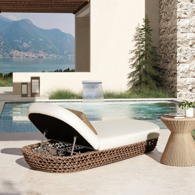 Méridienne rembourrée tissée en Sunbrella avec structure en osier brun doré et beige blé 80,5 po Willow