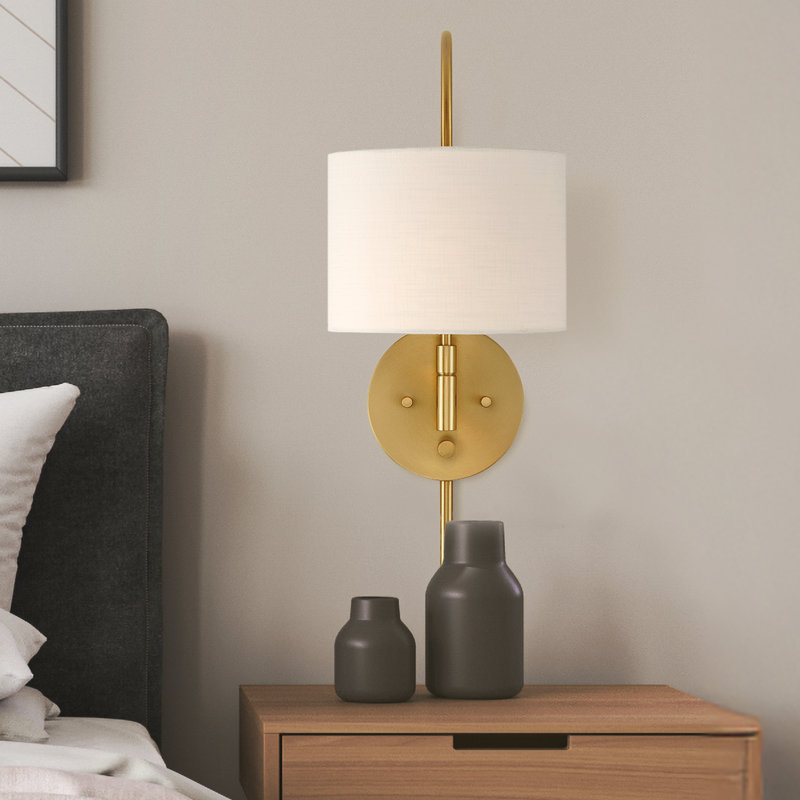 Luminaire applique murale grande portée 1 lumière en lin doré et blanc Hunter Horizon Hunter, Doré