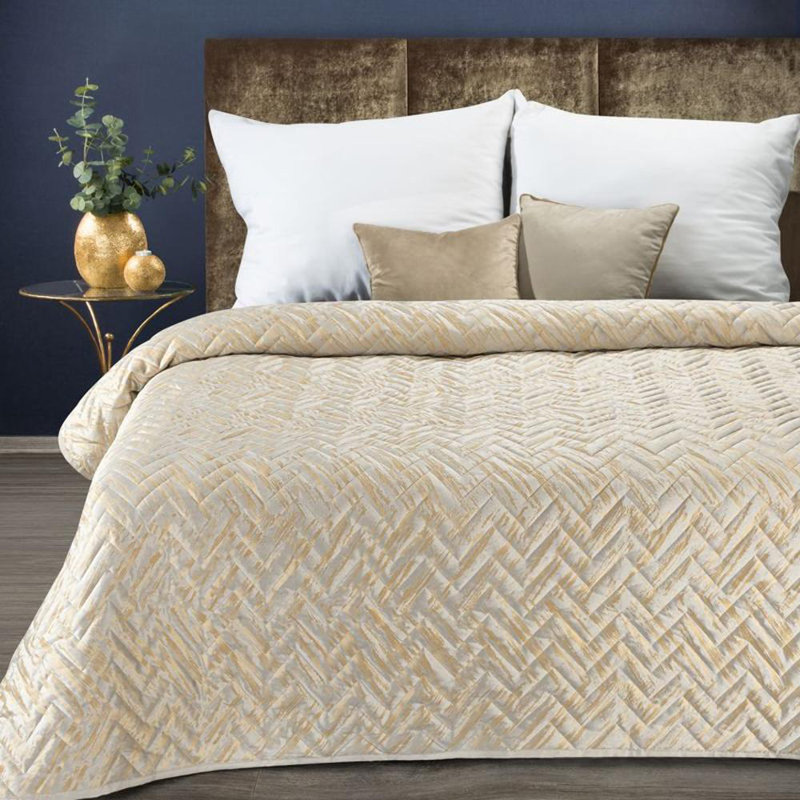 Carnstroan No Pattern Bedspread