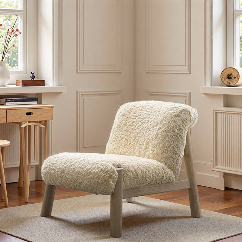 Fauteuil de loisirs rétro crémeux pour se détendre., Non