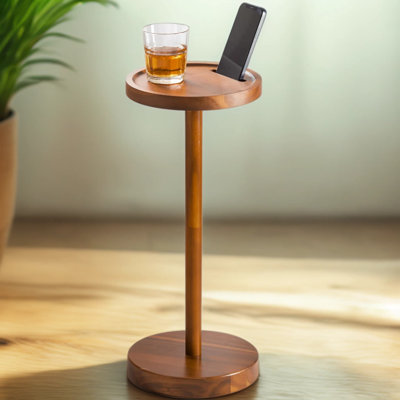 Table d'appoint compacte avec fente pour téléphone et base lestée, table d'appoint à piédestal haut de 22 pouces pour le salon, la chambre à coucher ou le bureau, table de cocktail en bois d'acacia durable