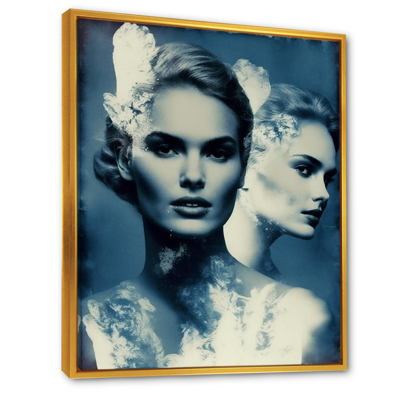Chayil modèles double exposition en bleu rétro II sur toile, H 44 po x l 34 po x P 1,5 po, Cadre flottant doré