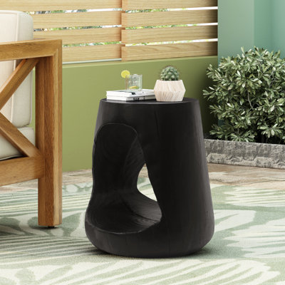 Table d'appoint noire avec un design creux et une finition semblable au bois, décoration intérieure / extérieure, aucun assemblage requis, table à texture de 14,5 po x 14,5 po x 16,76 po, pour un look artistique, multifonctionnel, 200 lb