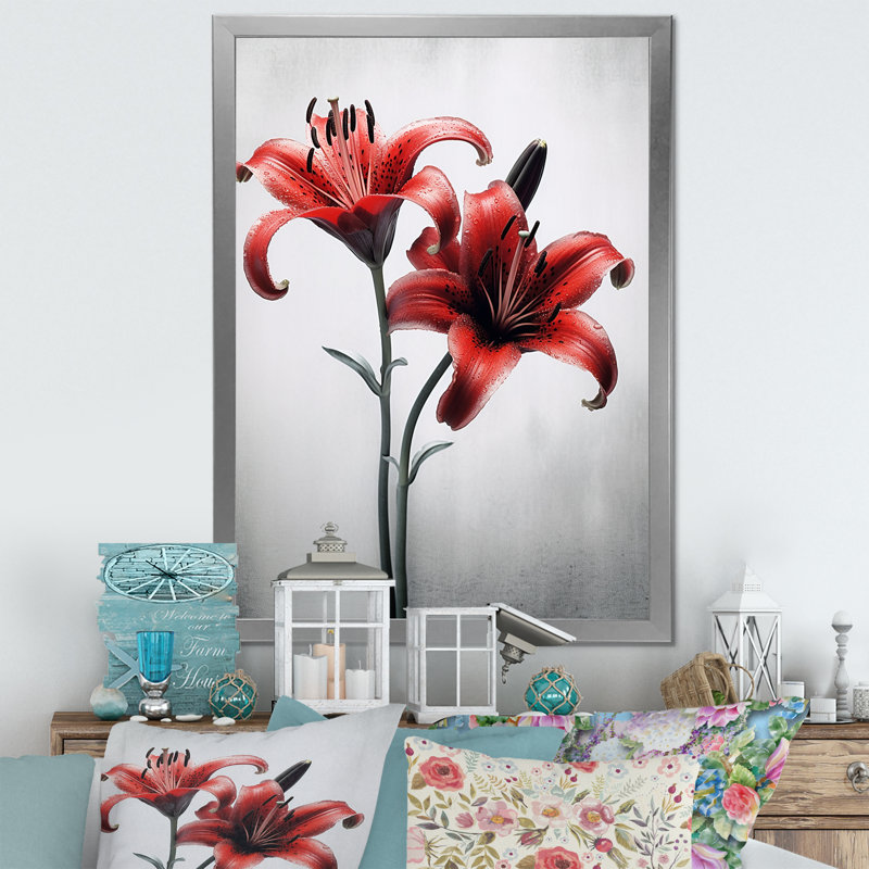 Pétales de lis rouges et gris sur toile, Cadre simple argenté, H 44 po x l 34 po x P 1,5 po