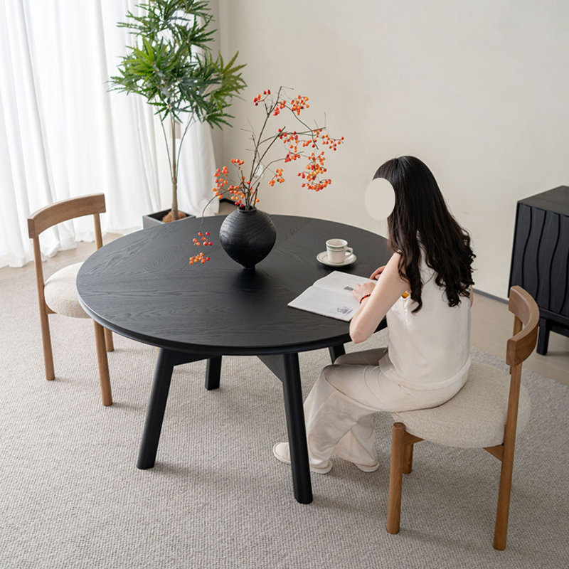 Combinaison de table et chaises en bois