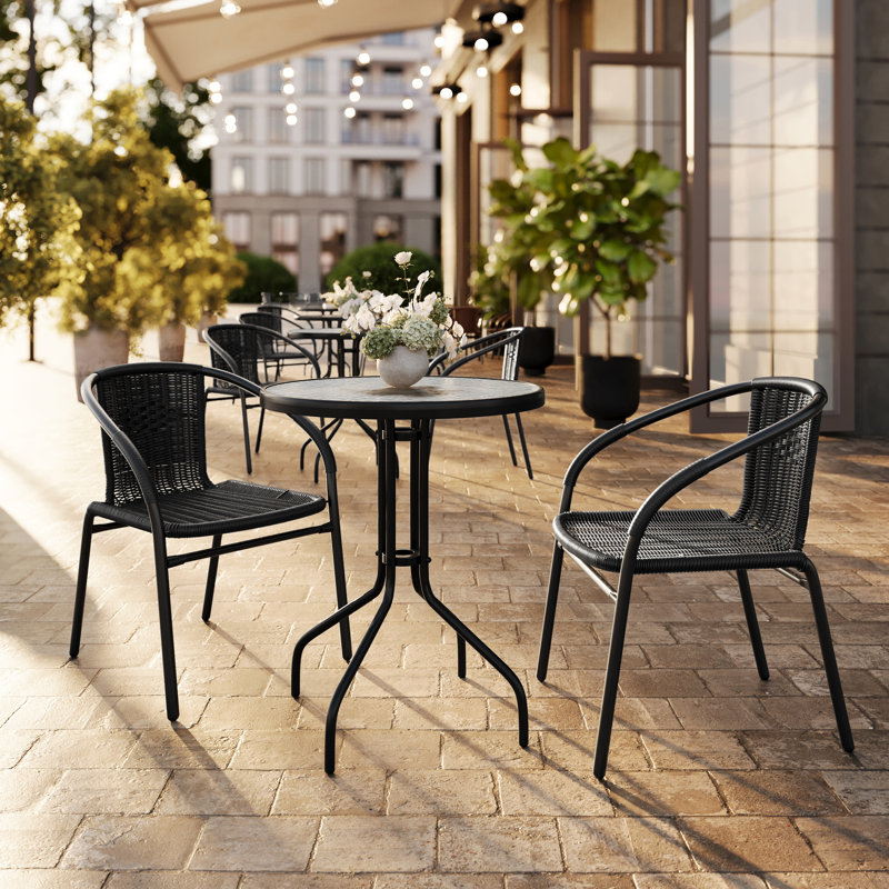 Table ronde en métal 23,75 po avec 2 chaises empilables en rotin Amlie