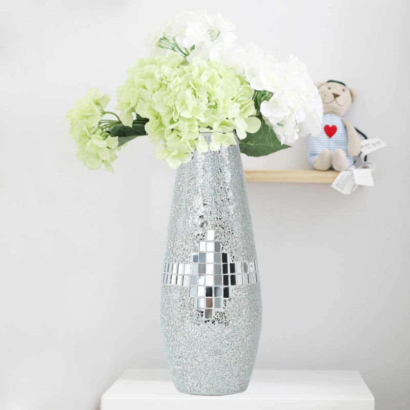 Decorate A Shiny Vase