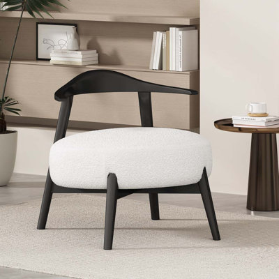 Chaise rembourrée en tissu avec dossier, pieds en bois