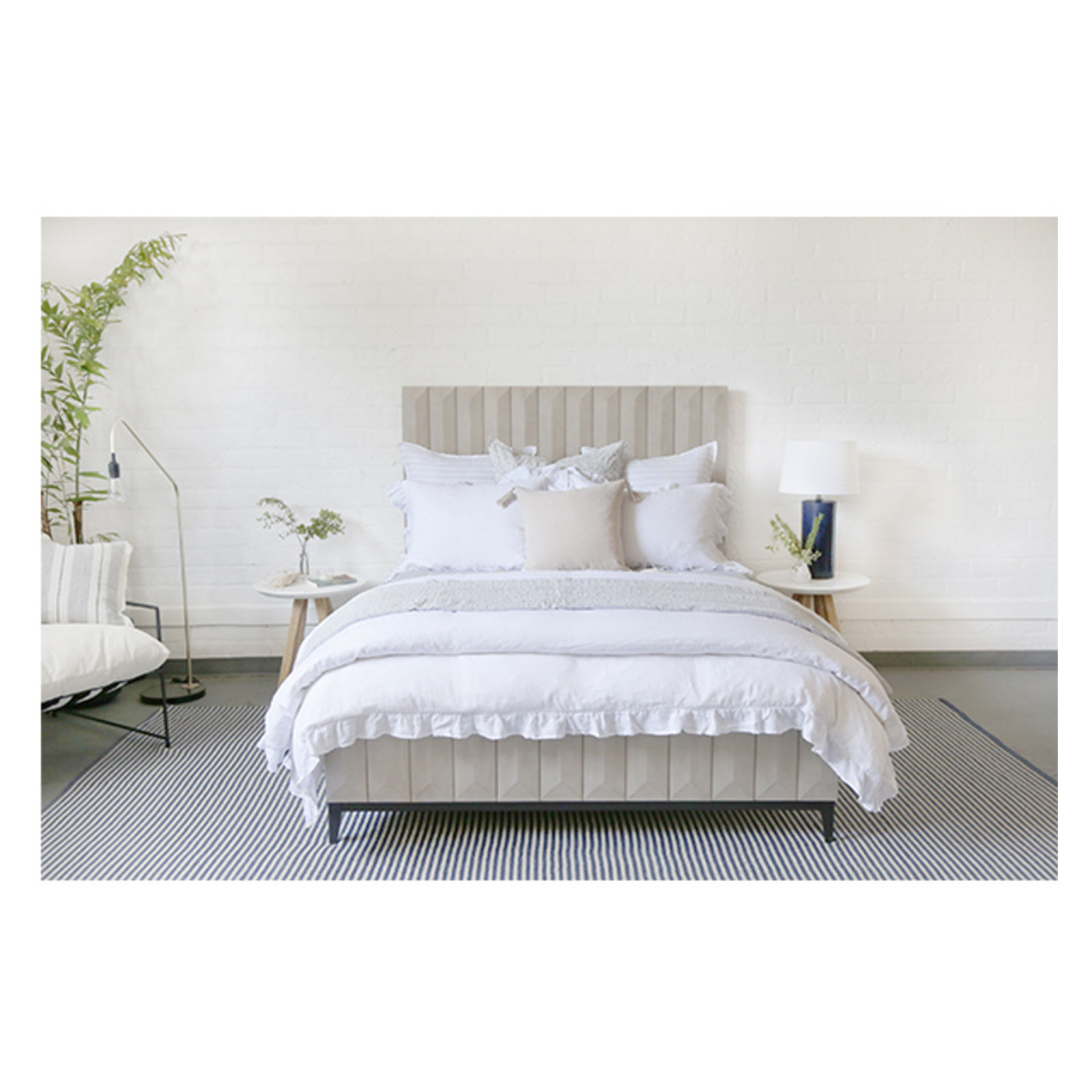 Rosaline Bed, King, Light Gray