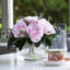 Arrangement floral roses artificielles dans un vase-1591190393