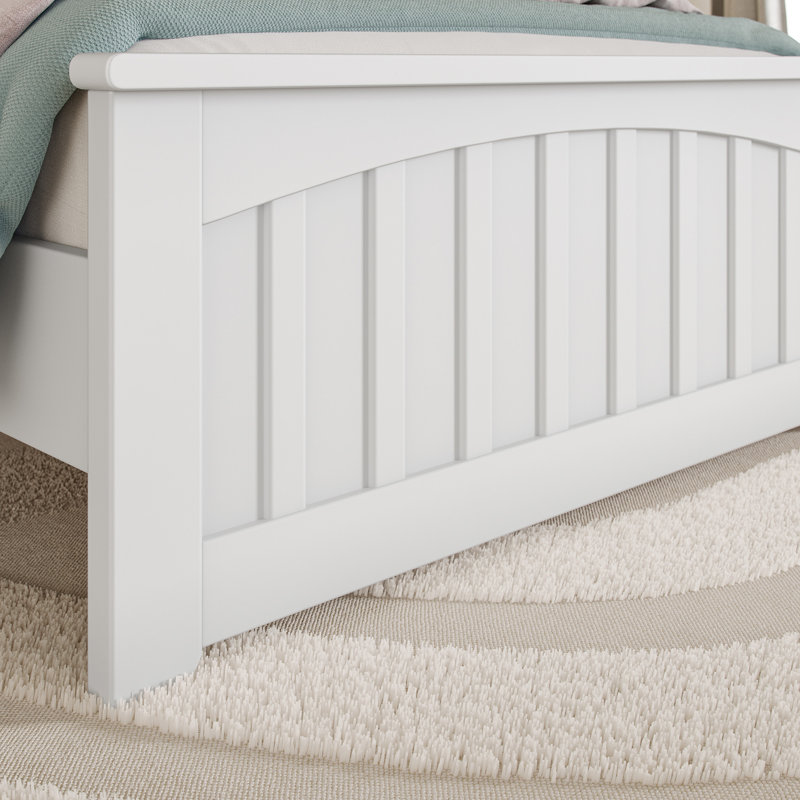Lit plateforme en bois massif avec pied de lit assorti Aritra, Simple, Blanc