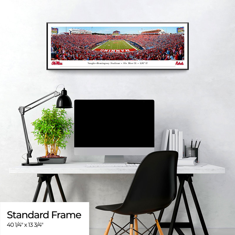 Impression panoramique Ole Miss Football, H 13,75 po x l 40,25 po x P 0,375 po, Cadre noir