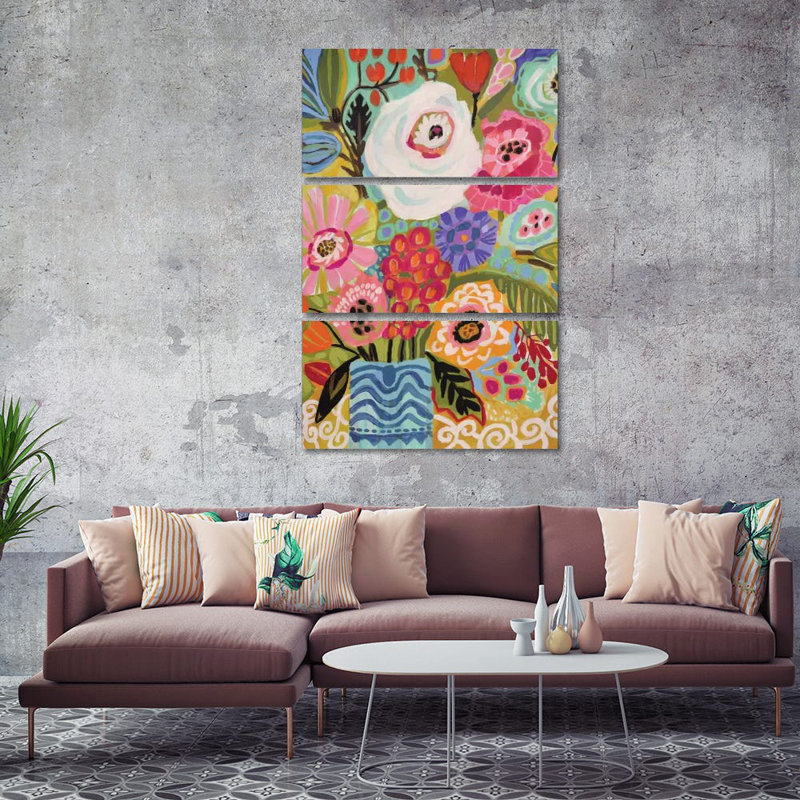 Fleurs fraîches dans un vase II sur toile par Karen Fields
