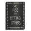  «We Rise By Lifting d'autres» par Stellar Design Studio, art mural en métal, 12 po x 16 po-49846086