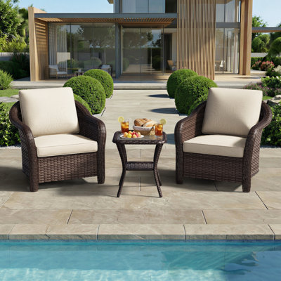 Ensemble de patio extérieur en osier 3 pièces avec 2 chaises, une table d'appoint et un coussin beige