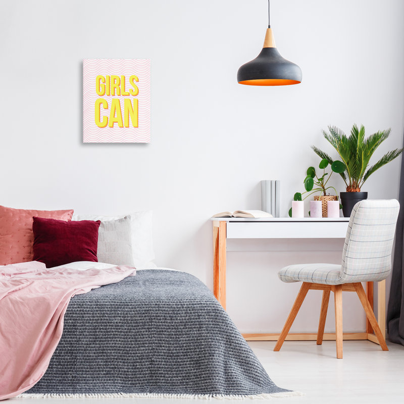 «Inspiring Girls Can», art mural sur toile par Daphne Polselli, H 20 po x l 16 po