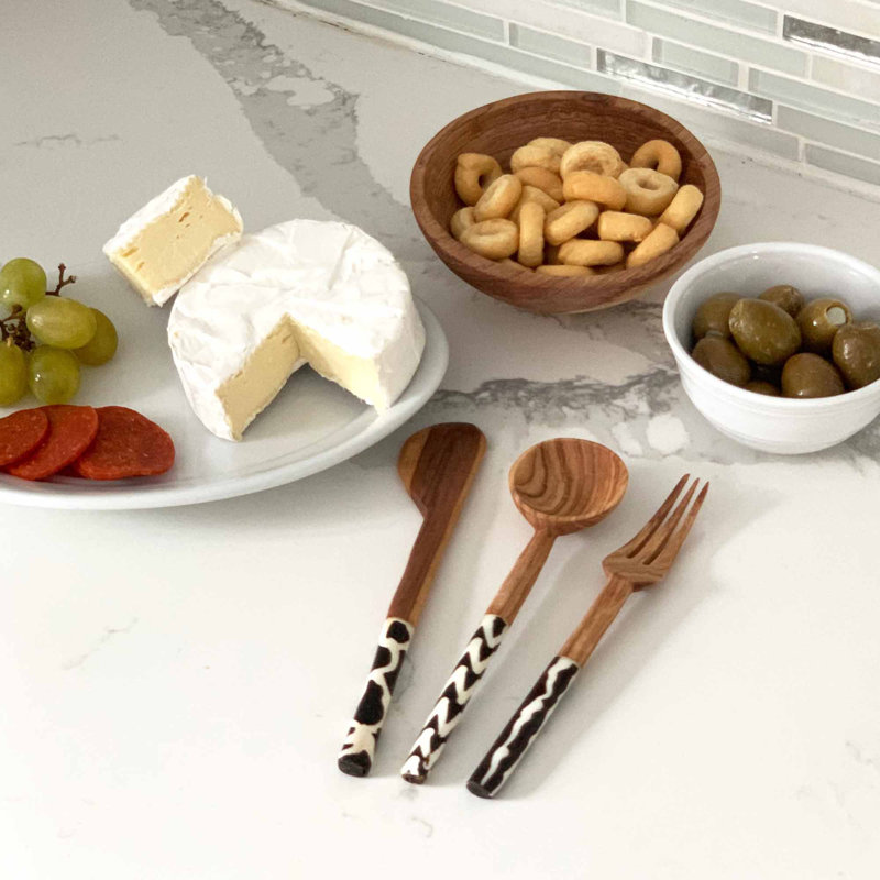 Ensemble de 3 apéritifs en bois d'olivier (fourchette, cuillère, épandeur)