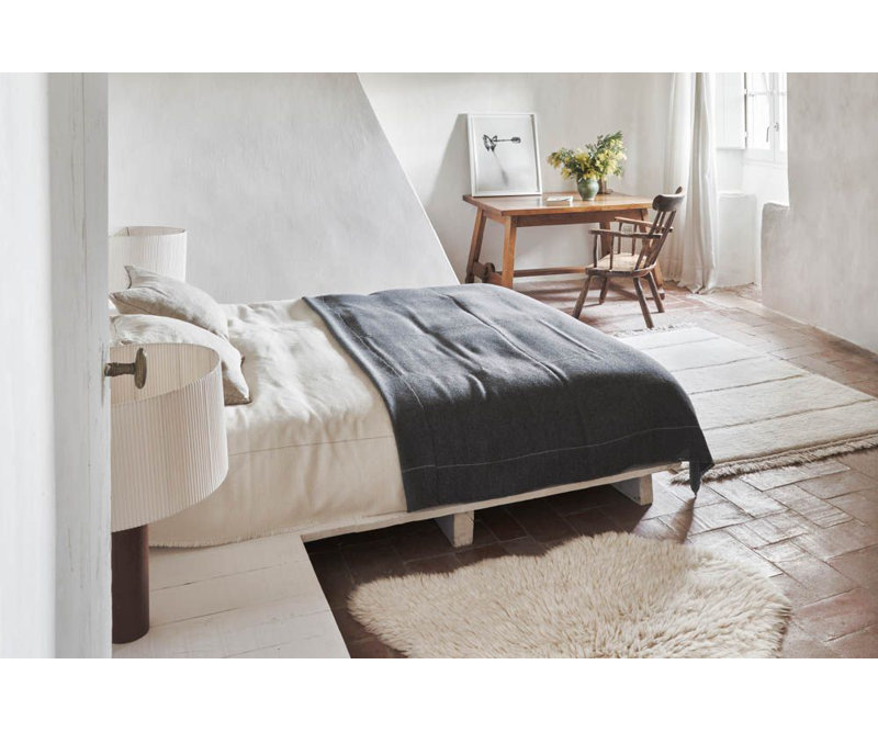 Handmade Off-White Wool Tufted Area Rug with Fringe
