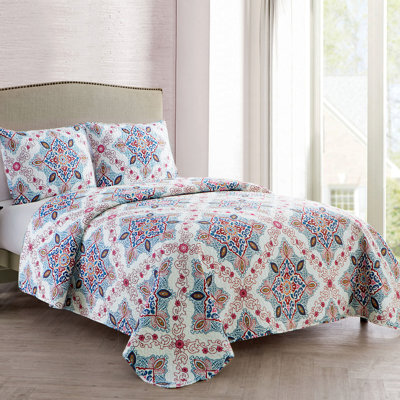 Wyndham 3-Piece Medallion Quilt Set