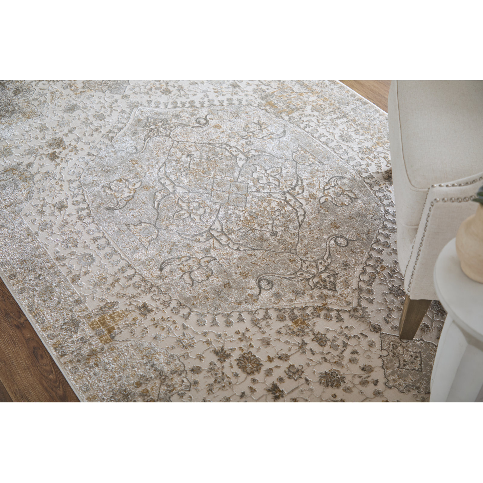 Ivory Traditional Medallion Oriental Rug, Rectangle 6'6" x 9'6"