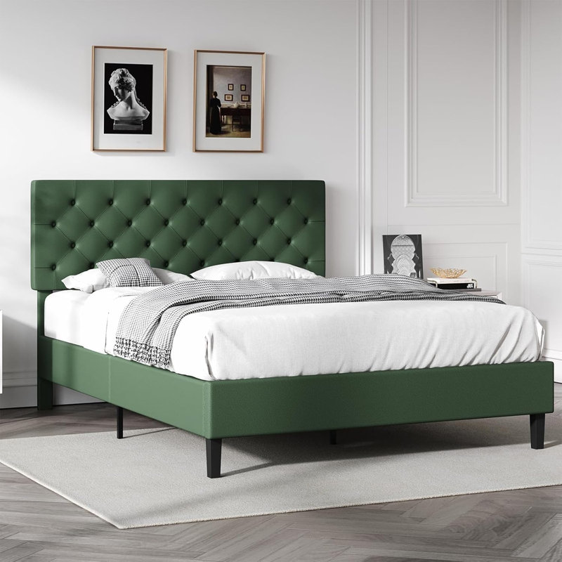 Grand lit tapissier en cuir vert