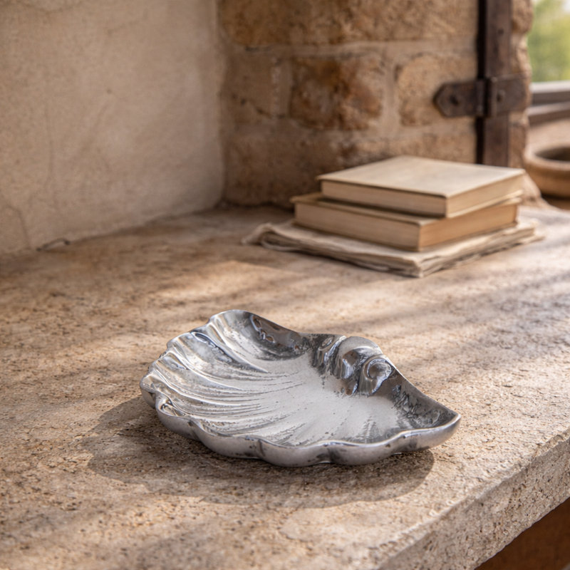 Mini-plateau baroque en étain demi-coquillage