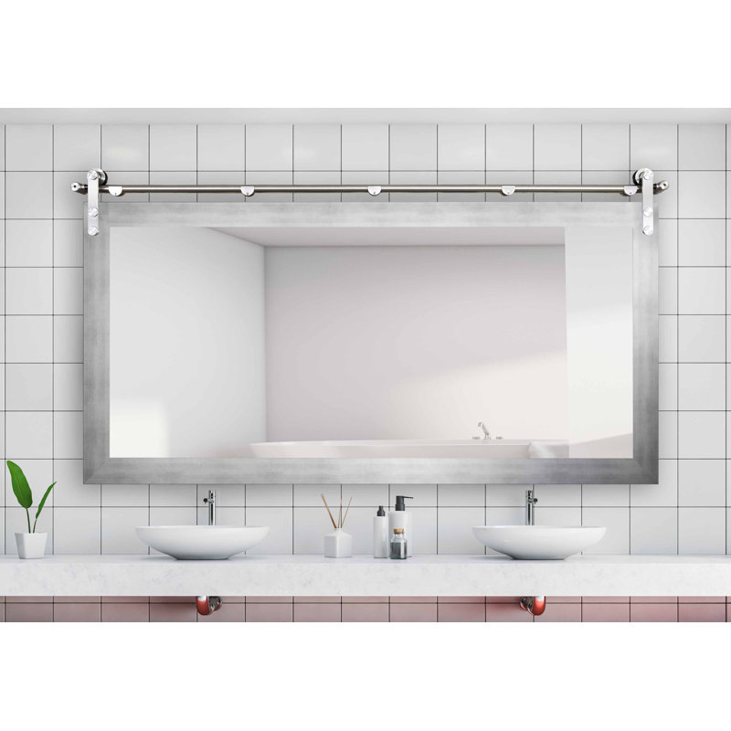 Miroir de porte de grange en bois Alzena, 30,5 po x 49,5 po, Argent