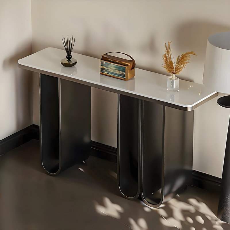 La console à l'esthétique minimaliste, H 33,46 po x l 55,12 po x P 13,78 po