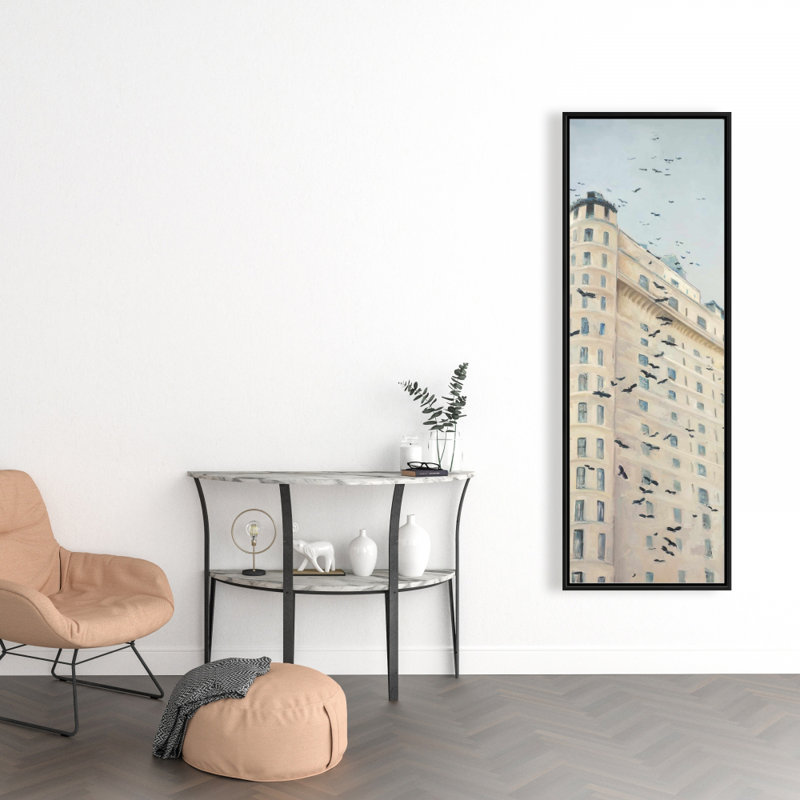 "Oiseaux qui volent devant un bâtiment" sur toile