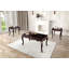 Table basse de style traditionnel avec pieds courbés, structure en bois massif et motif sculpté orné au fini cerisier foncé