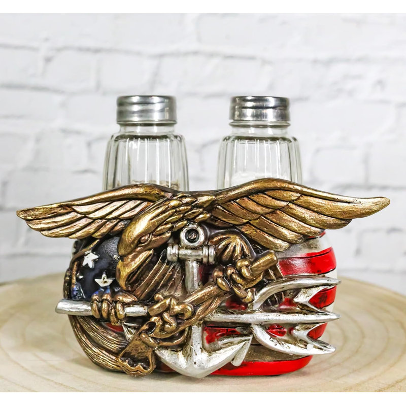 Porte-emblème et drapeau poivre US Navy