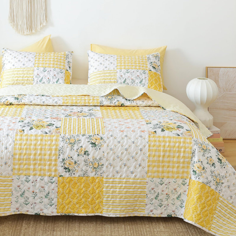 3-Pieces Floral Quilt Set, Vibrant Printed Quilt Bedding with 2 Pillowcases, Yellow Patchwork/Floral