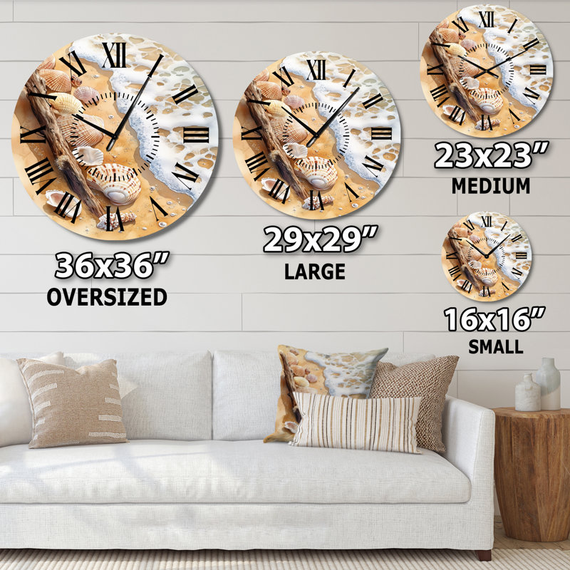 Horloge murale en métal Seashells on Sandy Shore II, Surdimensionné