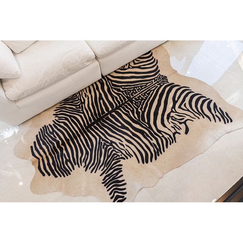 Tapis noir / beige en peau de vache à imprimé animal