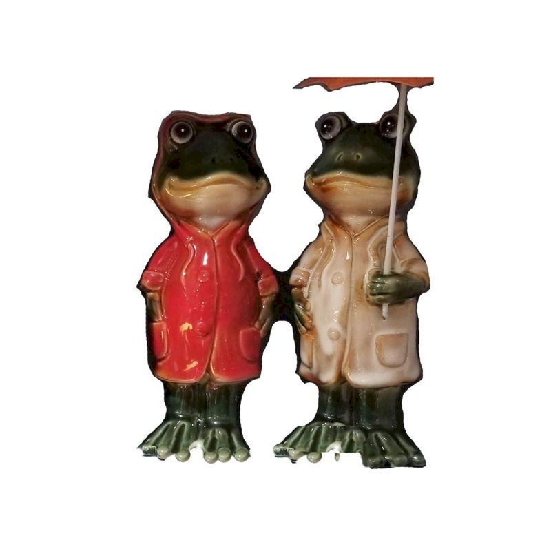 Figurine grenouilles sous la pluie