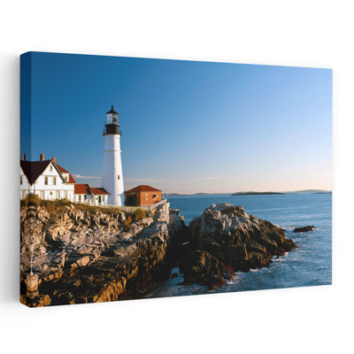 Phare sur la côte, phare de Portland Head, île de Ram, lumière de Portland, comté de Cumberland, Maine, États-Unis, architecture contemporaine abstraite ...