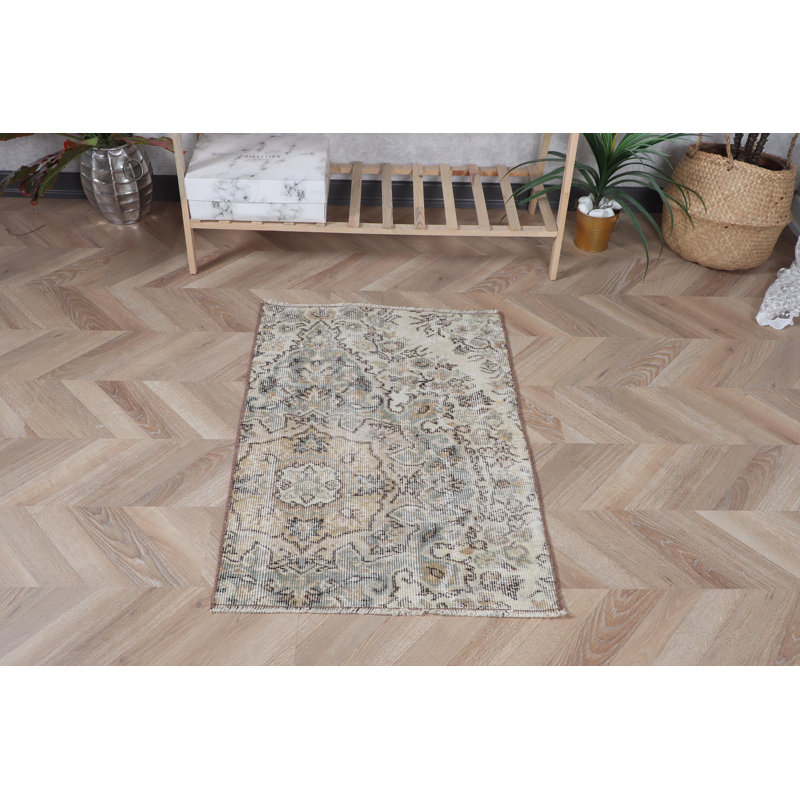 Paillasson vintage turc avec motif floral beige complexe: touche élégante pour les vestibules