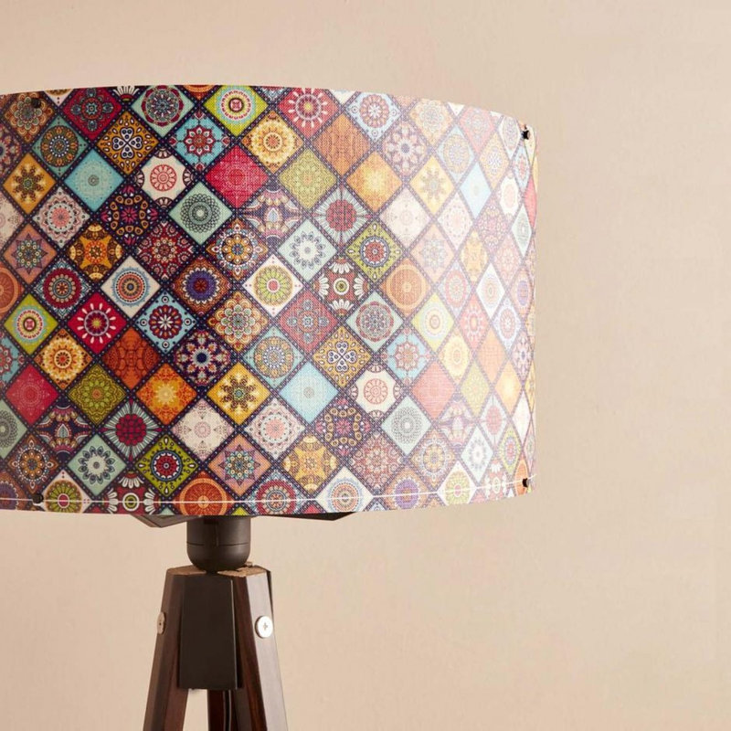 Lampe sur pied élégante, 100% abat-jour en tissu, cadre en bois, hauteur 55,1 po | Diamètre de l'abat-jour: 8,3 po, hauteur: 7,9 po | Douille E27, 40 W maximum | Parfait pour le salon, la chambre à coucher et le bureau, solution d'éclairage élégante et fonctionnelle