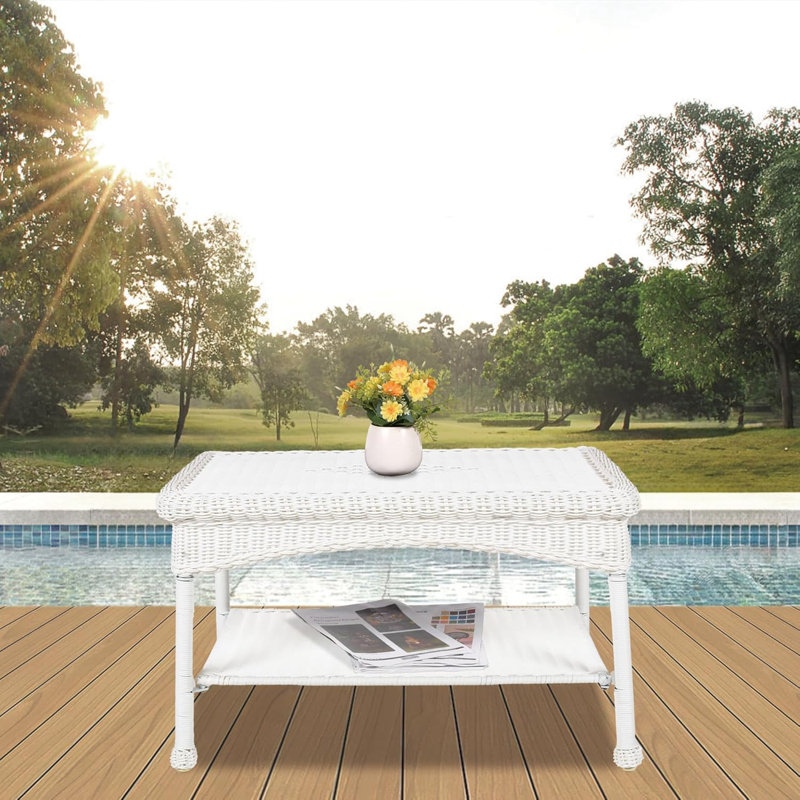 Table basse blanche en osier
