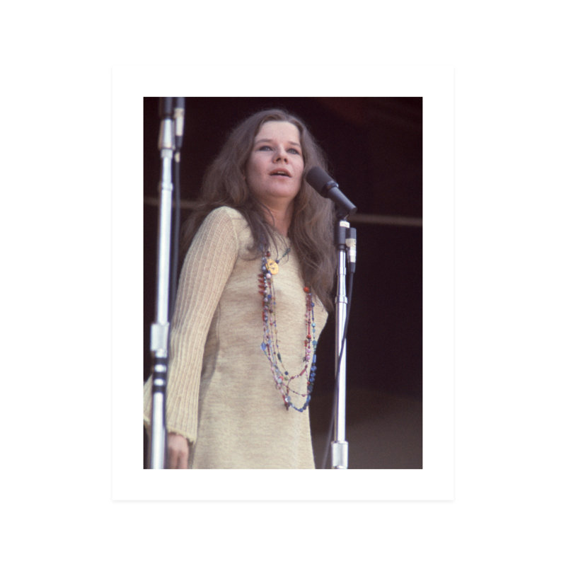Janis Joplin regardant le public en chantant - photographie non encadrée, H 10 po x l 8 po