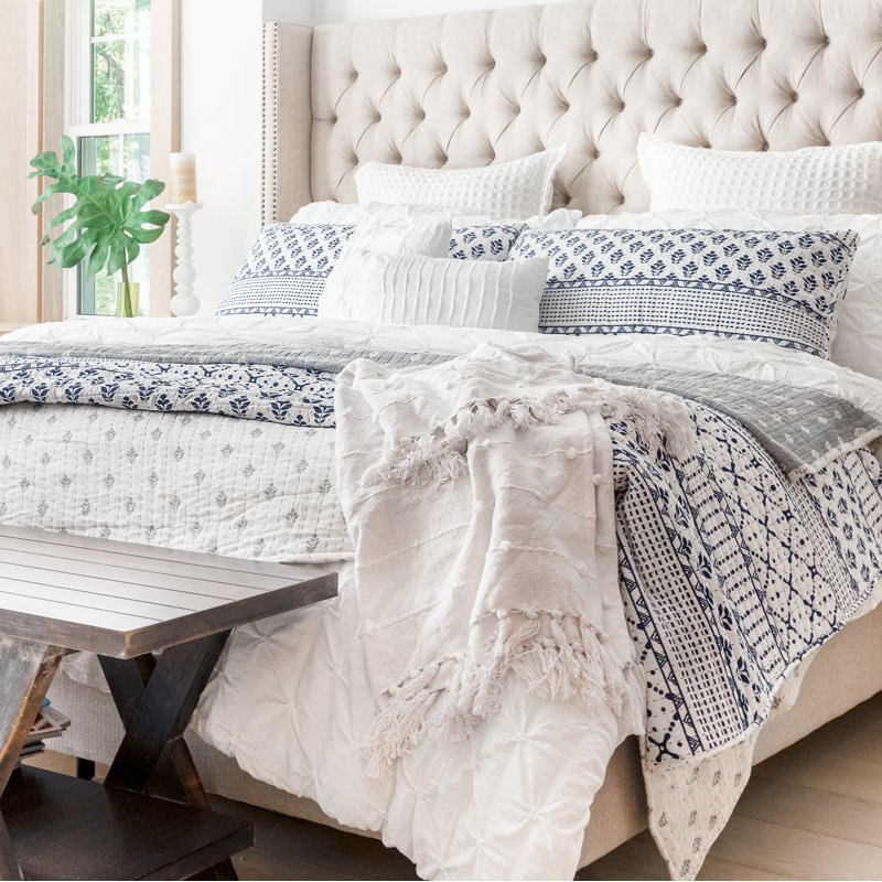 Willards Scandinavian Geometric Shapes Quilt, King Quilt + 2 Shams, Navy/White