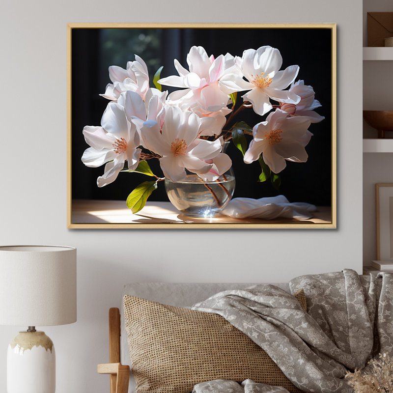 Champ de magnolia blanc et jaune II sur toile, H 24 po x l 32 po x P 1 po, Cadre naturel flottant