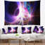 Motif abstrait mauve brillant sur tapisserie noire-28496142
